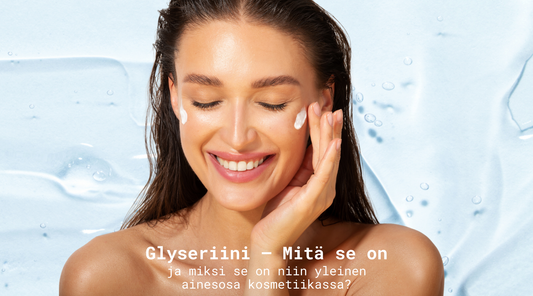 Glyseriiniä taustalla ja nainen laittamassa kasvovoidetta kasvoilleen.